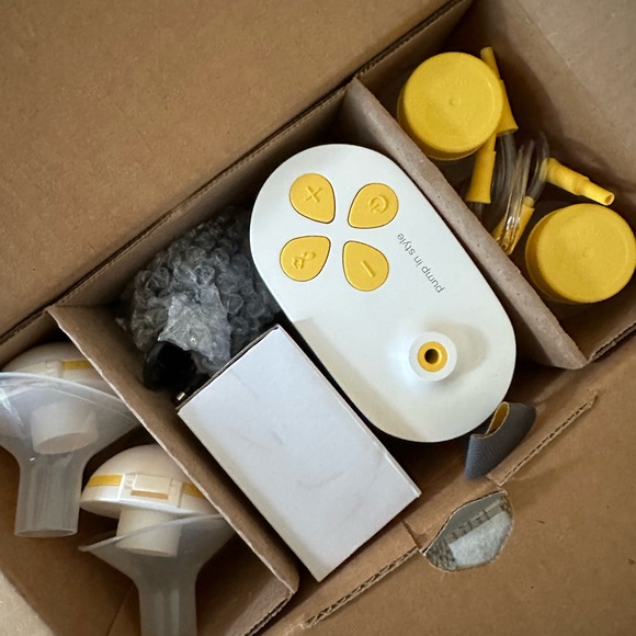 New Medela Pump in Style - Picture 1 of 3
